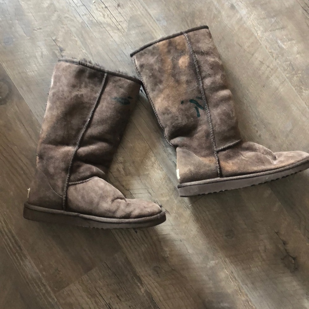 UGG Dark Brown size 8